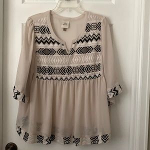 Knox Rose blouse with boho design. Size Large